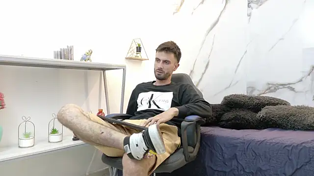 KingOfTemptation online show from 06/17/26, 04:01