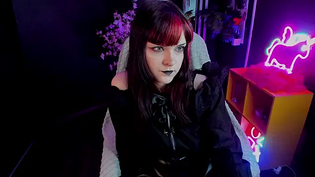 EsterTwilight online show from 06/19/26, 04:02
