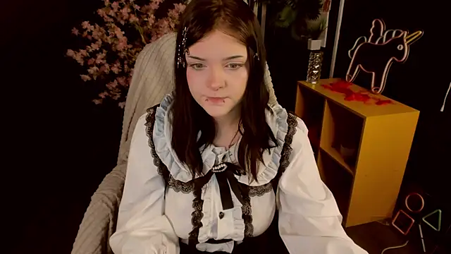 EsterTwilight online show from 04/30/26, 10:55