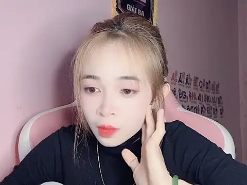 Odile068 online show from 03/11/26, 06:02