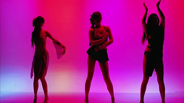 Snapshot of XG-002 chatting on 04/11/26, 10:08 XG-002 online show from 04/11/26, 10:08