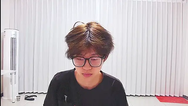 Snapshot of Chili-001 chatting on 06/27/26, 02:56 Chili-001 online show from 06/27/26, 02:56