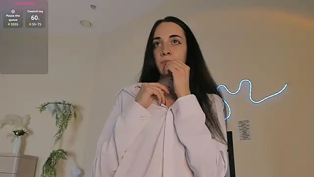 Snapshot of pearl_sky chatting on 03/23/26, 09:25 pearl sky online show from 03/23/26, 09:25