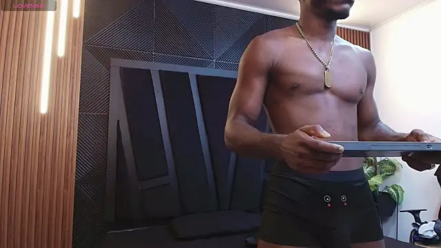 Snapshot of Oliver_Laurent_ chatting on 04/12/26, 01:14 Oliver Laurent online show from 04/12/26, 01:14