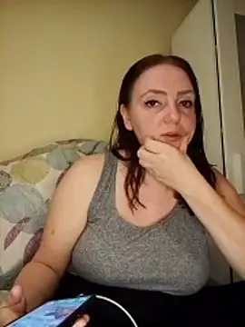 Snapshot of Bella-Monroe chatting on 03/27/26, 07:04 Bella-Monroe online show from 03/27/26, 07:04