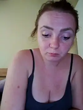 Snapshot of Bella-Monroe chatting on 04/07/26, 01:35 Bella-Monroe online show from 04/07/26, 01:35