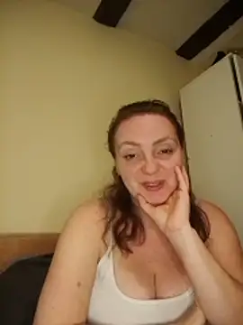 Snapshot of Bella-Monroe chatting on 03/16/26, 06:54 Bella-Monroe online show from 03/16/26, 06:54