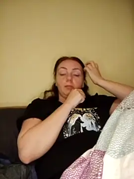 Snapshot of Bella-Monroe chatting on 03/25/26, 06:51 Bella-Monroe online show from 03/25/26, 06:51