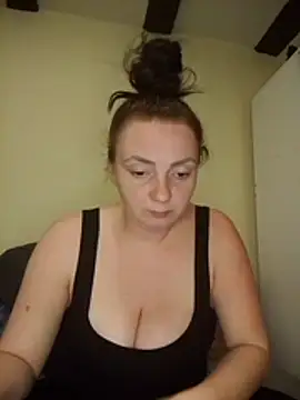 Snapshot of Bella-Monroe chatting on 03/21/26, 07:07 Bella-Monroe online show from 03/21/26, 07:07