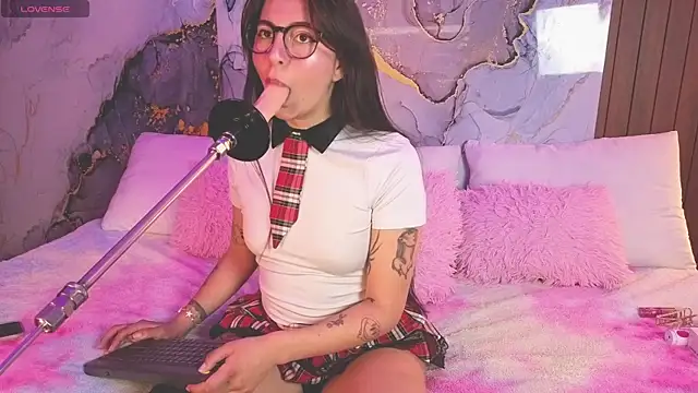 Snapshot of abbycandhy chatting on 05/18/26, 02:22 abbycandhy online show from 05/18/26, 02:22
