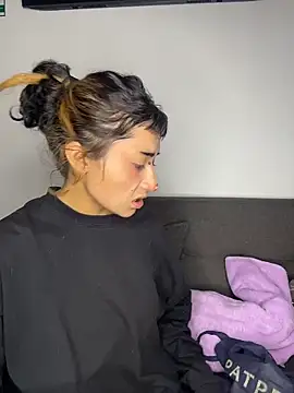 Snapshot of baby_akuma chatting on 03/25/26, 03:17 baby akuma online show from 03/25/26, 03:17