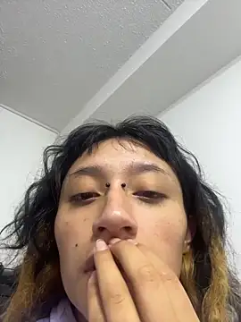 Snapshot of baby_akuma chatting on 04/14/26, 03:33 baby akuma online show from 04/14/26, 03:33