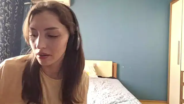 Snapshot of CindyLight chatting on 04/11/26, 02:21 CindyLight online show from 04/11/26, 02:21