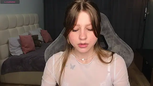 Kristy Bell1 online show from 04/22/26, 10:05