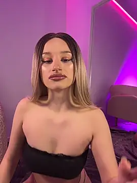 ScarletFlameee online show from 04/25/26, 06:05