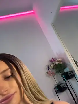 ScarletFlameee online show from 05/14/26, 05:37