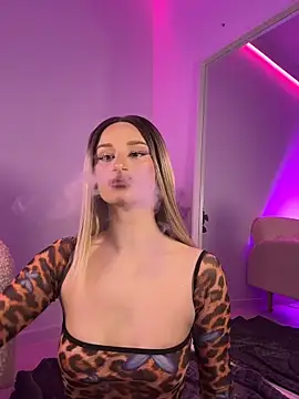 ScarletFlameee online show from 04/24/26, 05:53