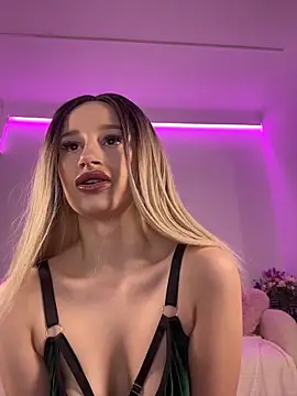 ScarletFlameee online show from 03/11/26, 09:09