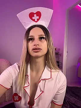 ScarletFlameee online show from 04/18/26, 05:32