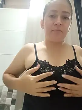 Snapshot of Dr_Edna_naughty chatting on 04/14/26, 12:43 Dr Edna naughty online show from 04/14/26, 12:43