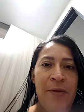 Snapshot of Dr_Edna_naughty chatting on 05/13/26, 01:07 Dr Edna naughty online show from 05/13/26, 01:07
