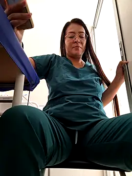 Snapshot of Dr_Edna_naughty chatting on 05/06/26, 04:00 Dr Edna naughty online show from 05/06/26, 04:00