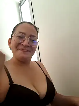 Snapshot of Dr_Edna_naughty chatting on 05/30/26, 04:23 Dr Edna naughty online show from 05/30/26, 04:23