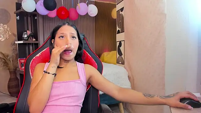 ZaraLuciana online show from 04/23/26, 11:49