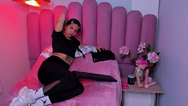 ZaraLuciana online show from 03/23/26, 12:27