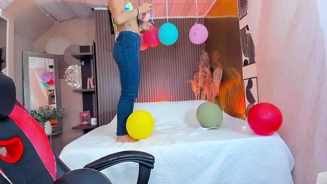 ZaraLuciana online show from 04/18/26, 11:23