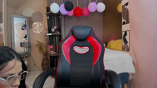 ZaraLuciana online show from 04/23/26, 12:29