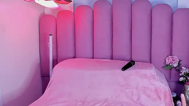 ZaraLuciana online show from 04/02/26, 12:56