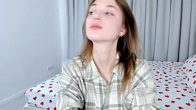 Snapshot of ErinnPieloch chatting on 03/15/26, 07:43 ErinnPieloch online show from 03/15/26, 07:43