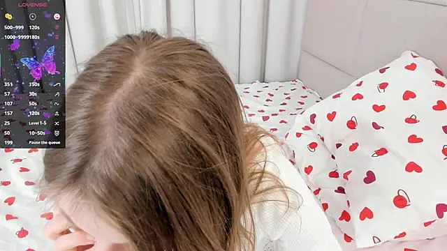 Snapshot of ErinnPieloch chatting on 04/14/26, 07:19 ErinnPieloch online show from 04/14/26, 07:19