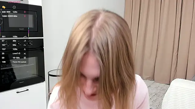 Snapshot of ErinnPieloch chatting on 03/25/26, 08:52 ErinnPieloch online show from 03/25/26, 08:52