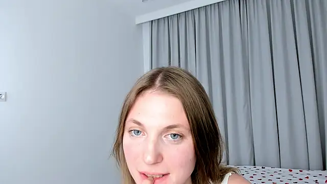 Snapshot of ErinnPieloch chatting on 03/14/26, 08:04 ErinnPieloch online show from 03/14/26, 08:04