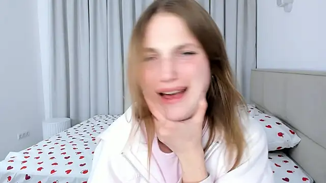 Snapshot of ErinnPieloch chatting on 03/17/26, 07:28 ErinnPieloch online show from 03/17/26, 07:28