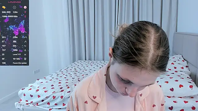 Snapshot of ErinnPieloch chatting on 04/08/26, 07:26 ErinnPieloch online show from 04/08/26, 07:26