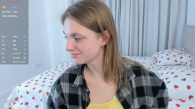 Snapshot of ErinnPieloch chatting on 04/03/26, 07:42 ErinnPieloch online show from 04/03/26, 07:42