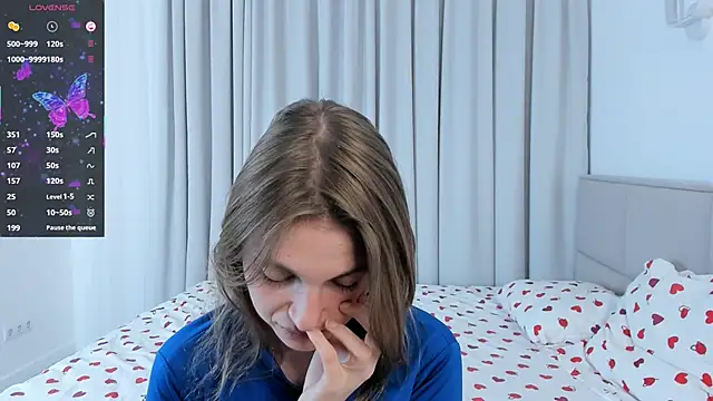 Snapshot of ErinnPieloch chatting on 04/09/26, 07:20 ErinnPieloch online show from 04/09/26, 07:20