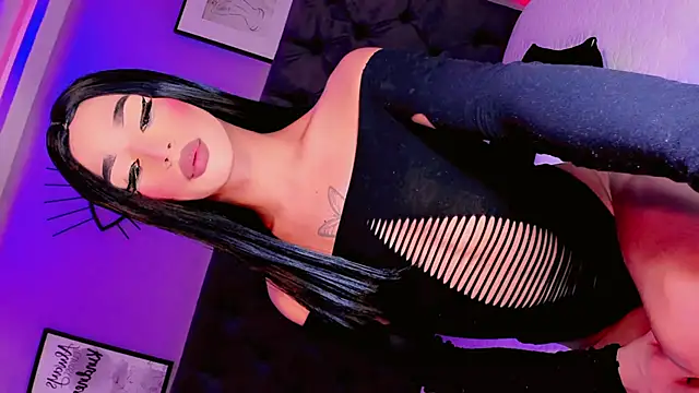 IssabellaIzzy online show from 05/10/26, 01:04