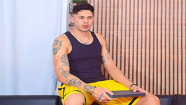 Snapshot of johan_speitzer chatting on 04/11/26, 12:18 johan speitzer online show from 04/11/26, 12:18