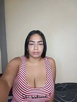 Snapshot of Carolinna chatting on 06/25/26, 02:33 Carolinna online show from 06/25/26, 02:33