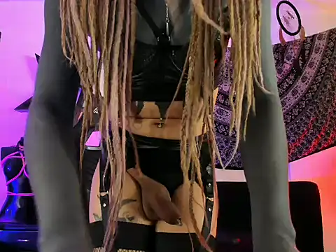 Snapshot of OnixWitch777 chatting on 04/07/26, 08:10 OnixWitch777 online show from 04/07/26, 08:10