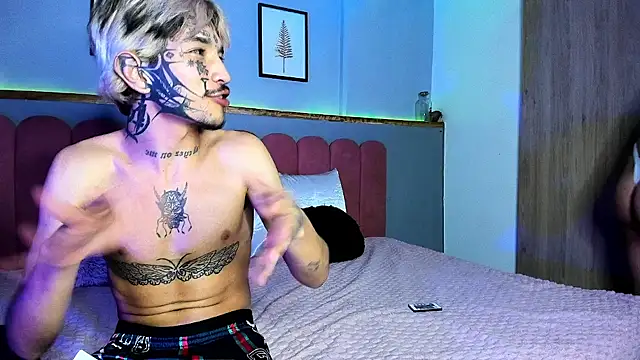 Snapshot of MidnightSinners chatting on 04/02/26, 12:40 MidnightSinners online show from 04/02/26, 12:40