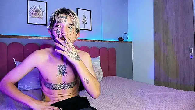 Snapshot of MidnightSinners chatting on 04/06/26, 10:55 MidnightSinners online show from 04/06/26, 10:55