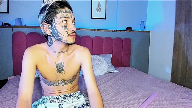 Snapshot of MidnightSinners chatting on 04/12/26, 11:30 MidnightSinners online show from 04/12/26, 11:30