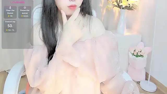 Snapshot of Sweet-Shuna chatting on 04/13/26, 01:42 Sweet-Shuna online show from 04/13/26, 01:42