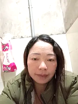 Yellow-pink online show from 03/12/26, 01:00