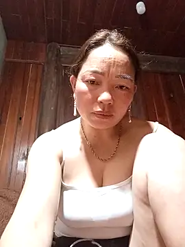 Yellow-pink online show from 04/15/26, 05:50